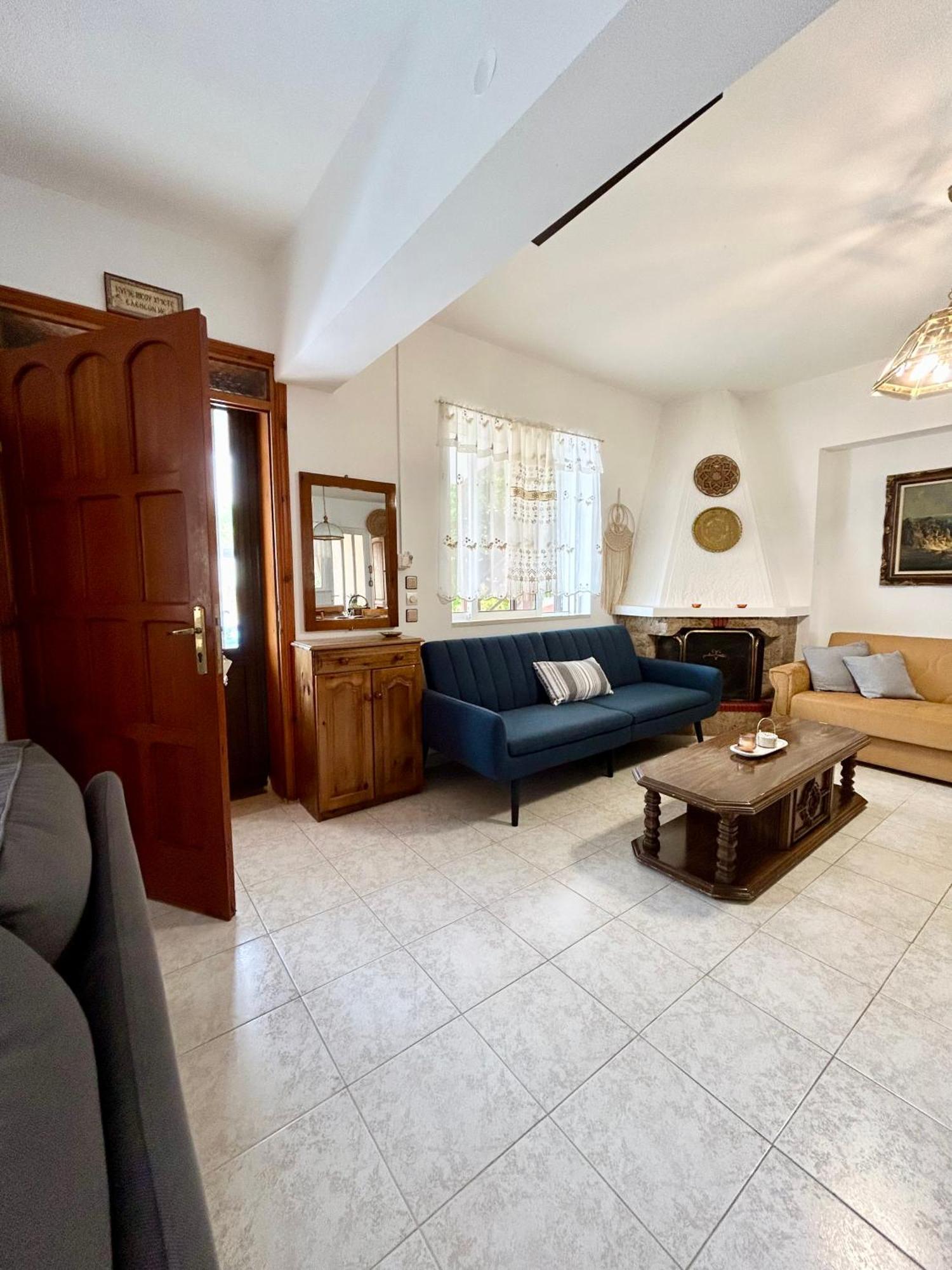 Holiday home Philoxenia House In Asklipio Asklipiion